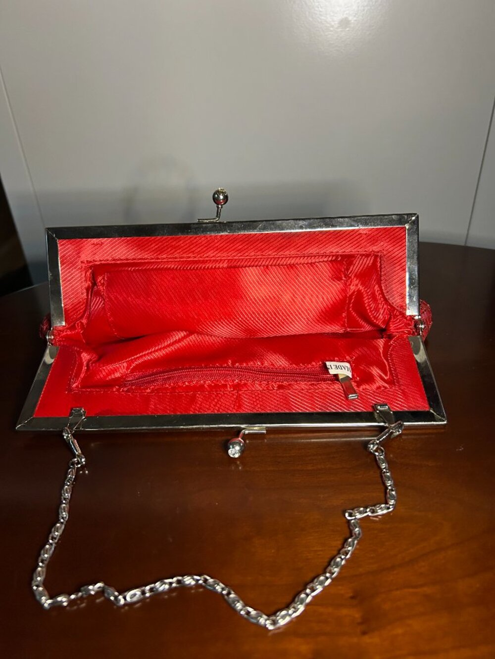 Vintage Red Metal Mesh Evening Bag | Chain Strap Kiss Lock Clutch | Retro Party - Picture 4 of 4